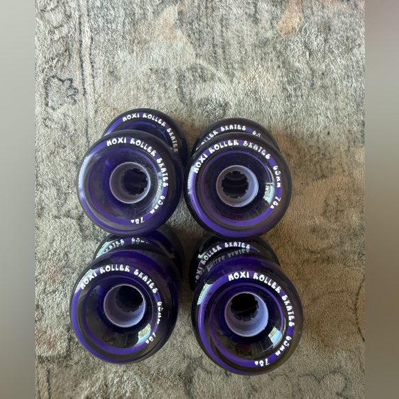 Moxie Roller Skates - Picture 4 of 4